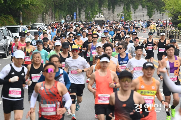 10일 오전 화성종합경기타운에서 열린 제26회 화성효마라톤대회에서 달림이들이 힘차게 달리고 있다. 2025.5.10 /취재반