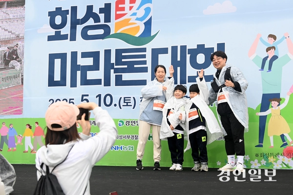 10일 오전 화성시종합경기타운에서 제26회 화성효마라톤대회가 진행되고 있다. 2025.5.10 /최은성기자 ces7198@kyeongin.com