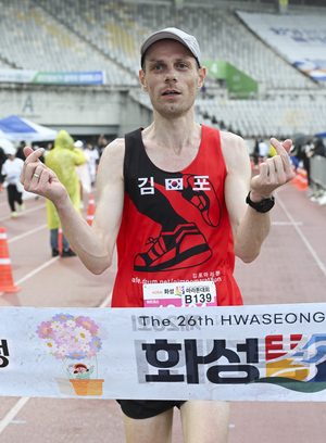 [제26회 화성孝마라톤대회-영광의 얼굴] 남자 하프코스 우승 아드리앙 스텔리