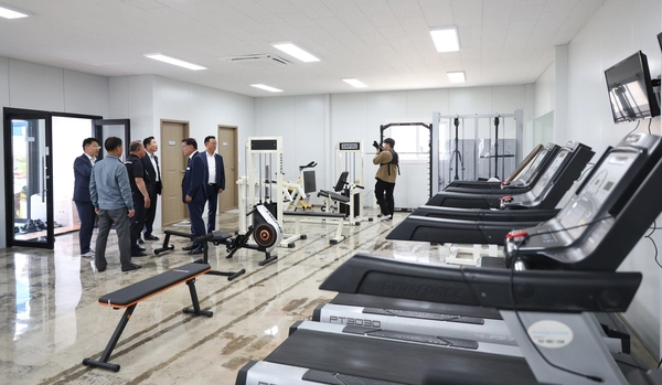 하귀리 새마을회 체력단련장 내부 모습. 다양한 운동기구가 구비되어 있으며, 주민들이 직접 내부 환경을 꾸미는 데 참여해 마을공동체의 복지와 건강 증진을 실현하고 있다. 2025.5.8 / 여주시 제공