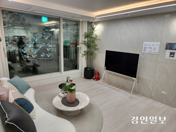 한국토지주택공사(LH)가 부천대장지구 A7·A8 등 2개 블록의 본격적인 분양에 나선다. 사진은 부천대장지구 견본주택 내부. 2025.5.9 /유진주 기자 yoopearl@kyeongin.com