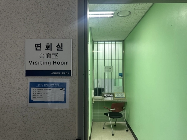 지난달 22일 오전 수원시 영통구 수원출입국·외국인청에서 만난 솔로몬(39·필리핀)씨는 “회사에 수 차례 퇴직금을 요구했음에도 주지 않아 노동청을 찾았다”고 말했다. 2025.4.22 /목은수기자 wood@kyeongin.com