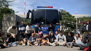 화성외국인보호소 앞 낯선 얼굴, 다시 ‘관용’을 묻다 [보호란 이름의 감옥, 추방 앞의 사람들·(끝)]