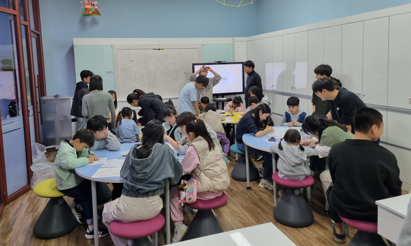 인천학생과학관에서 인천 지역 중·고등학생들이 운영하는 ‘주말과학체험마당’ 체험부스가 오는 11월까지 운영된다. /인천시교육청 제공