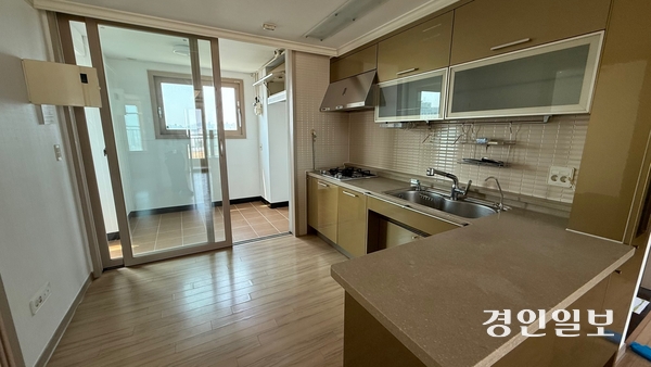 수원 인계동 ‘래미안 노블클래스’ 매각 세대 내부. 2025.5.12 / 윤혜경기자 hyegyung@kyeongin.com