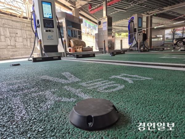 인천 동구청 주차장에 설치된 (주)윤우테크의 전기차 화재 예방 감지기 아이센서. 2025.5.12 /김주엽기자 kjy86@kueongin.com