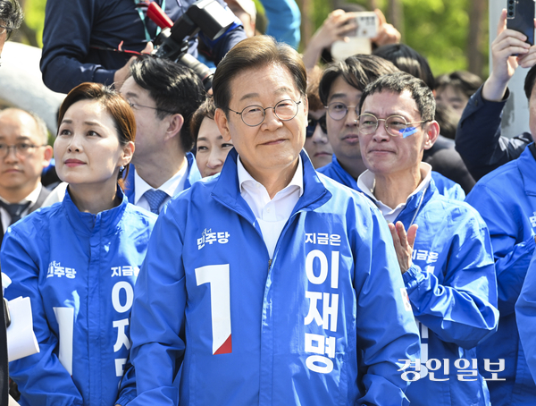 이재명 더불어민주당 대선 후보가 12일 화성시 동탄센트럴파크에서 유세에 나서 지지를 호소하고 있다. 2025.5.12 /이지훈기자 jhlee@kyeongin.com