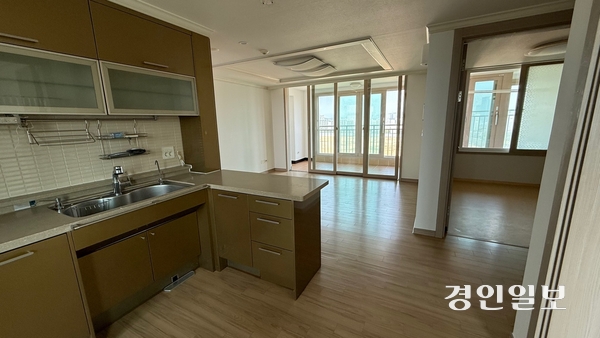 수원 인계동 ‘래미안 노블클래스’ 매각 세대 내부. 2025.5.12 / 윤혜경기자 hyegyung@kyeongin.com