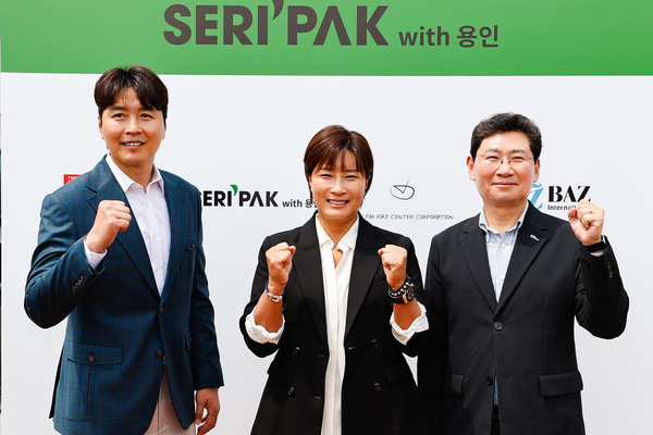 이상일 용인시장은 13일 오후 골프스타 박세리 전 올림픽대표(가운데),이동국 전 축구국가대표와 함께 ‘SERI PAK with용인’ 개관식 행사에 참여했다./용인특례시 제공