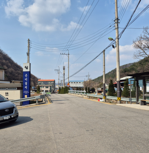 용인시가 우리나라 최초의 천주교 사제인 김대건 신부를 기리기 위해 양지면 남곡리 일대 2.89㎞의 도로에 ‘청년김대건길’이란 명예도로명을 부여했다. 2025.5.13 /용인시 제공