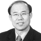 신길수 경제학 박사·대한민국자원봉사자 희망네트워크 이사장