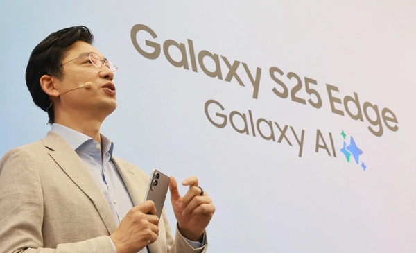 13일 서울 삼성 강남에서 열린 삼성전자 초슬림형 스마트폰 ‘갤럭시 S25 엣지’ 미디어 브리핑에서 임성택 삼성전자 한국총괄 부사장이 갤럭시 S25 엣지를 소개하고 있다. 2025.5.13 /연합뉴스