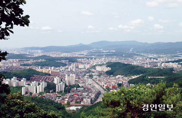 수진2동, 태평2·4동, 상대원1·3동에 이어 산성동 단대동 구역도 ‘성남 원도심 생활권 재개발’ 후보지 구역으로 결정됐다. 사진은 성남 원도심 전경. /경인일보DB