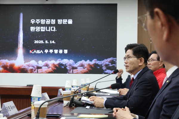 국민의힘 김문수 대선 후보가 14일 경남 사천시 우주항공청에서 열린 간담회에서 발언하고 있다. 2025.5.14  /연합뉴스
