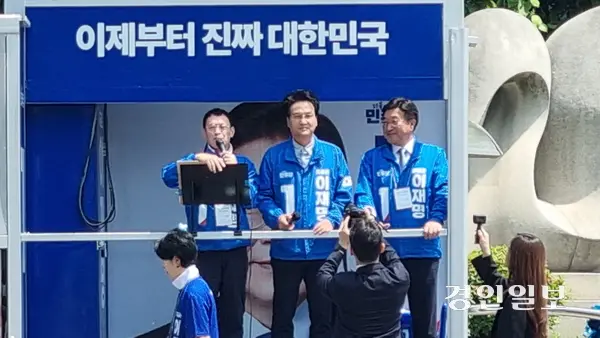 민주당 경기도당 선대위 집중유세에 안민석 전 의원이 경기도당 선대위 상임고문이자 미래교육자치위원장으로 유세차에 올라 이재명 후보 지지를 호소했다. 2025.5.14 구리/권순정기자 sj@kyeongin.com