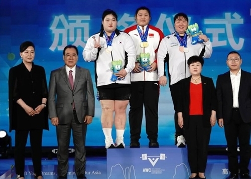 <b>박혜정</b>, 중국에 밀려 <b>아시아</b><b>역도</b> 은2·동1개