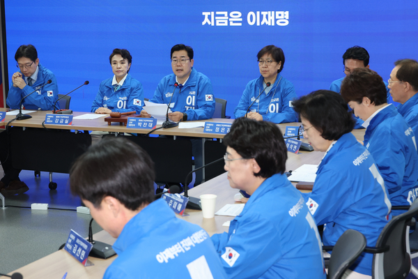더불어민주당 상임총괄선대위원장인 박찬대 대표 직무대행 겸 원내대표가 16일 서울 여의도 당사에서 열린 중앙선거대책위원회의에서 발언하고 있다. 2025.5.16 /연합뉴스