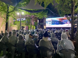 비바람 뚫고 개막한 ‘제13회 디아스포라영화제’ 자리 지킨 관객들 [인천문화산책]