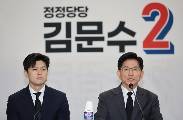 국민의힘 김문수 대선 후보가 17일 광주 서구 김대중컨벤션센터에서 열린 현장 선거대책위원회 회의에서 발언하고 있다. 2025.5.17 /연합뉴스