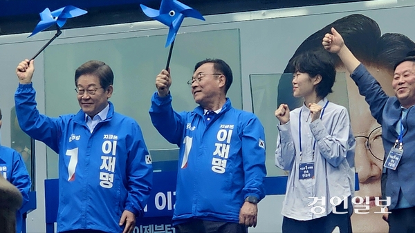 더불어민주당 이재명 대선 후보는 20일 의정부시 태조이성계상 앞 유세에서 “국가공동체를 지켜내는 것이 첫째로 해야 할 일”이라고 강조했다. 2025.5.20 /하지은기자 zee@kyeongin.com