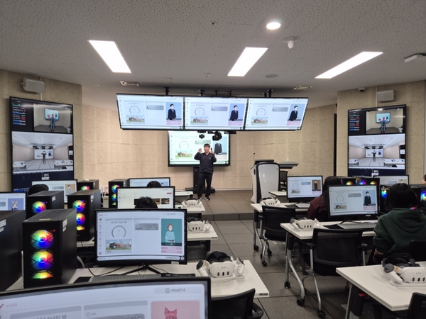 경희대가 교육부와 한국과학창의재단이 주관하는 대학기업 연계 진로체험 프로그램 수도권 권역운영기관으로 선정돼 맞춤형 진로체험 프로그램을 운영하고 있다./경희대학교 제공
