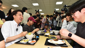 인하대 간 이준석, 사립대 대입 개선·제조업 강화 강조