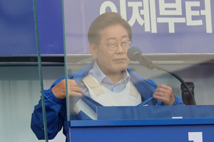 이재명 “목 찔린 정치인 두고, 방탄유리 잘못인가”