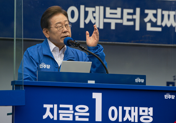 더불어민주당 이재명 대선 후보가 22일 경남 양산워터파크공원에서 열린 집중유세에서 시민들에게 지지를 호소하며 발언하고 있다. 2025.5.22 /연합뉴스