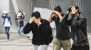 [B사이드] 놀라지 마세요, 훈련 중입니다