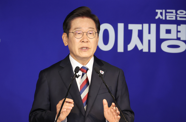 더불어민주당 이재명 대선 후보가 25일 서울 여의도 당사에서 열린 기자회견에서 취재진의 질문에 답변하고 있다. 2025.5.25 /연합뉴스