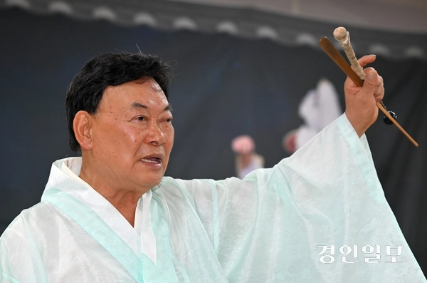 지난 21일 오후 인천 부평구 인천남사당놀이보존회 연습실에서 만난 지운하 보존회 이사장. 2025.5.21 /김용국기자 yong@kyeongin.com