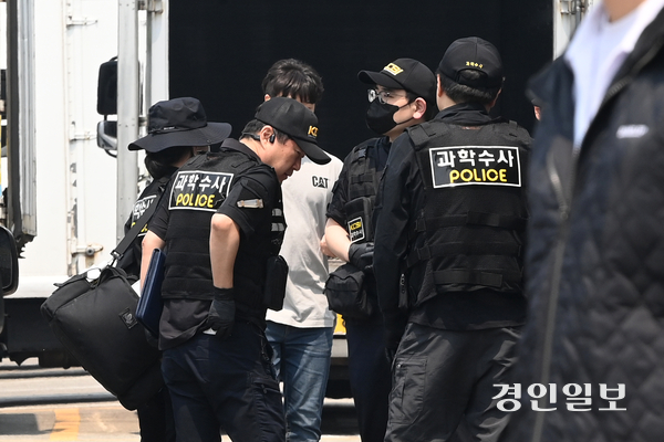 최근 시흥시 SPC삼립 시화공장에서 근로자가 숨지는 사고가 발생한 가운데 27일 오후 SPC삼립 시화공장에서 경찰이 합동감식을 준비하고 있다. 2025.5.27 /최은성기자 ces7198@kyeongin.com