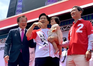 김문수에 천군만마 되어준 ‘도지사 선배’ 손학규