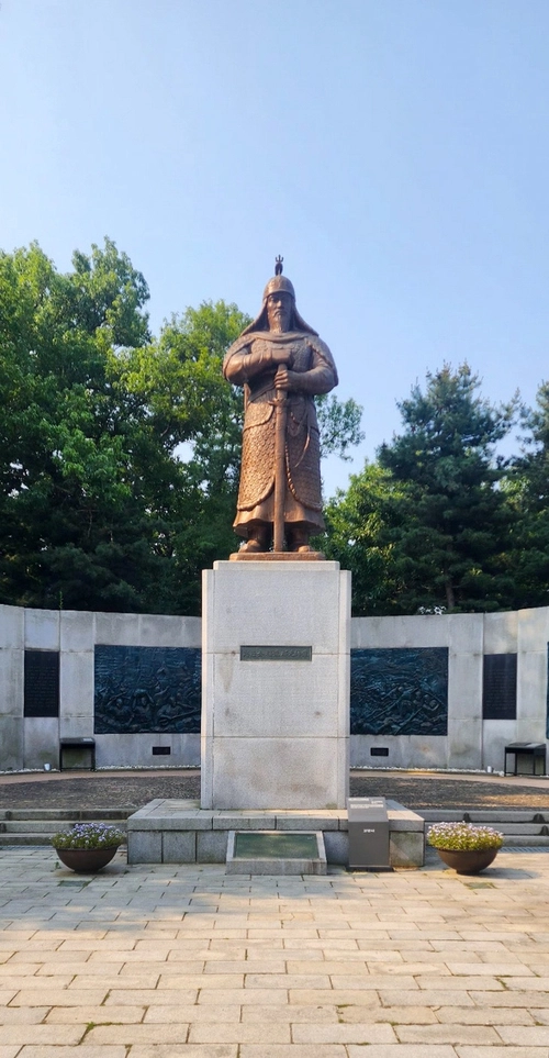 1986년 건립된 후 행주산성을 지키는 충장공 권율 도원수 상. /최철호 소장 제공