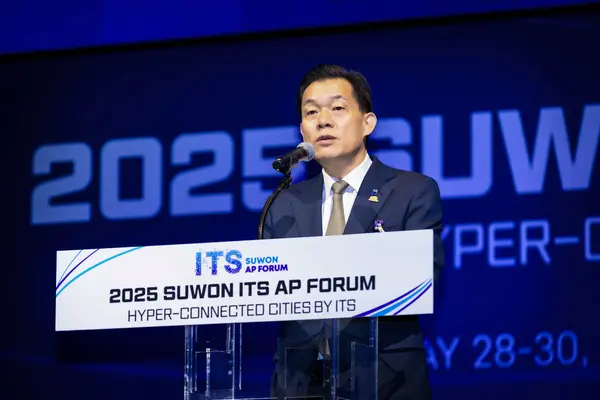 28일 이재준 수원시장이 수원컨벤션센터에서 열린 ‘2025 수원 ITS 아태총회’ 개회식에서 환영사를 하고 있다. 2025.5.28 /수원시 제공