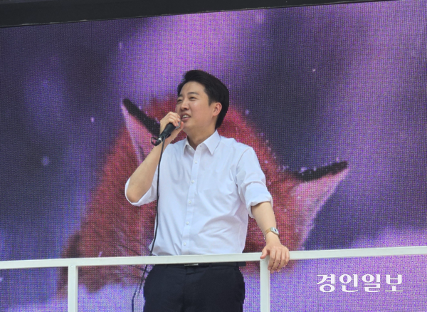 29일 정오께 이준석 개혁신당 대통령 후보가 성남시 분당구 판교 유스페이스 유세에서 발언을 이어가고 있다. 2025.5.29 /김태강기자 think@kyeongin.com