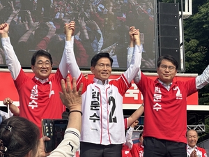 인천 맥아더동상 찾은 김문수 “한미동맹 없으면 중국·러시아·북한 감당 못해”