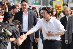 [후보 24시] 성남 판교서 “첫 이공계 출신 대통령 될것”