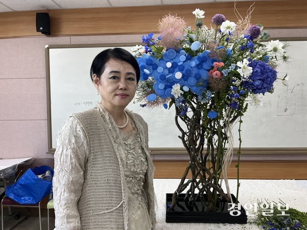 최근 인천가톨릭대학교 송도국제캠퍼스에서 만난 김명규 플로리스트는 “인천 곳곳을 아름다운 꽃으로 물들이고 싶다”고 말했다. 2025.5.30 /정선아기자 sun@kyeongin.com