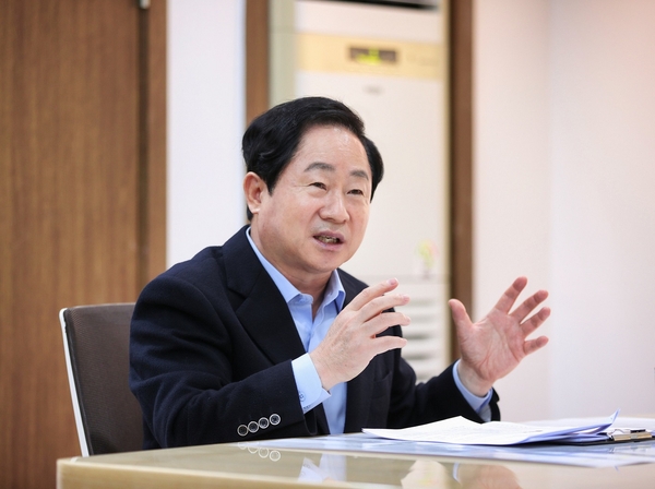 주광덕 남양주시장이 ‘2035 남양주시 환경계획’ 수립을 마무리하고 최종 승인 절차에 돌입했다고 밝히고 있다. 2025.5.30 / 남양주시 제공
