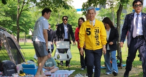 [포토] 민주노동당 권영국 대통령 후보, 인천대공원 유세