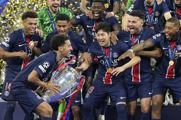 프랑스 프로축구 파리생제르맹(PSG)이 1일(한국시간) 독일 뮌헨 알리안츠 아레나에서 열린 2024-2025 UCL 결승전에서 인터밀란(이탈리아)에 5-0으로 완승했다. 사진은 우승 세레머니./AP=연합뉴스