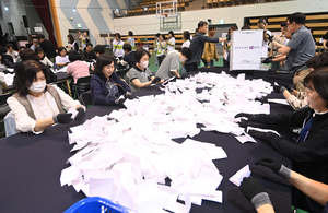 [지상파 방송 3사 출구조사 분석] 이재명, 거칠것 없는 호남… 가능성 보인 영남