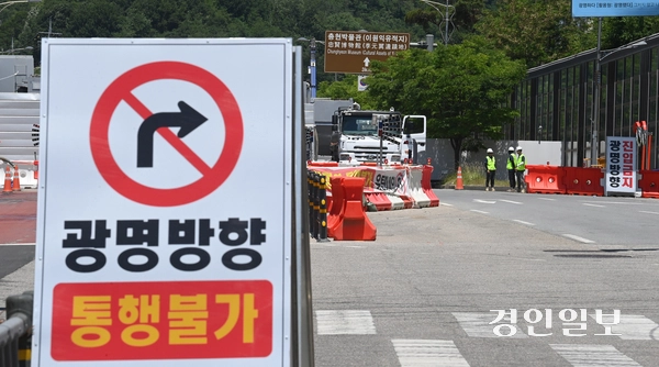 지난 4월 광명시 신안산선 지하터널 공사장에서 붕괴 사고가 발생한 가운데 4일 사고 현장에 차량이 통제되고 있다. 2025.6.4 /최은성기자 ces7198@kyeongin.com