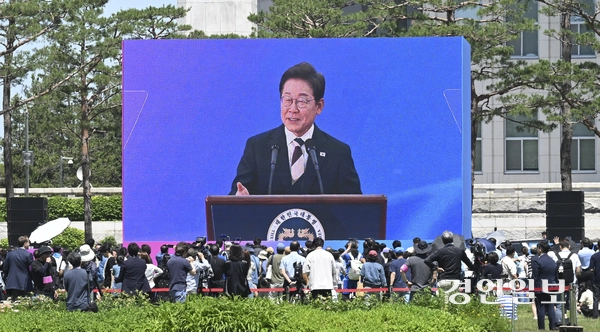 이재명 대통령이 4일 서울 여의도 국회에서 제21대 대통령 취임 선서를 하고 있다. 2025.6.4 /이지훈기자 jhlee@kyeongin.com