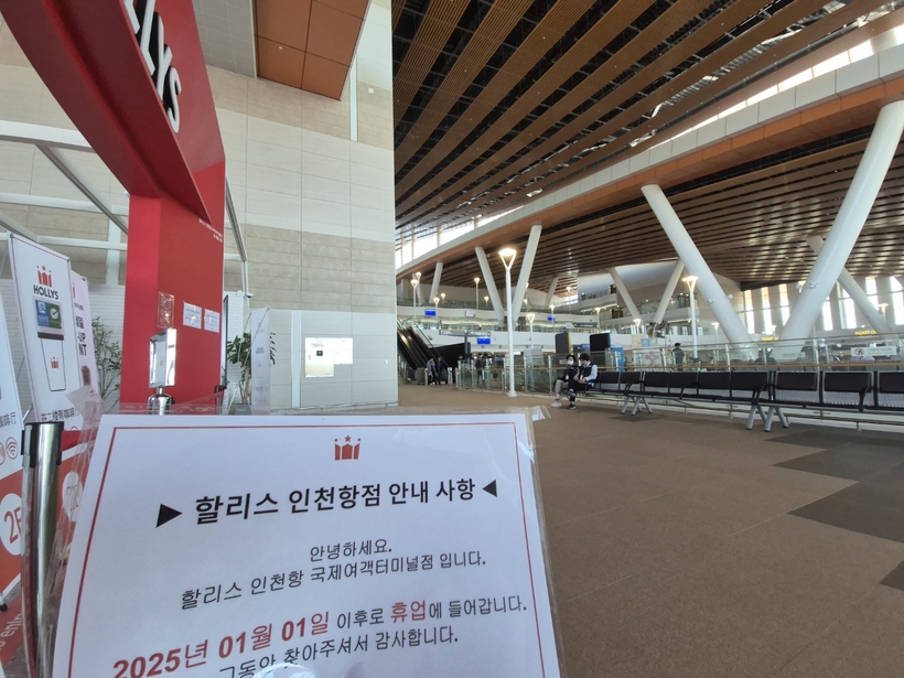 <b>한중카페리</b> 이용률 ‘더딘 걸음’… ‘주저앉은 매출’ 입주 상점 울상