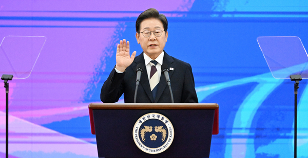 이재명 대통령이 4일 서울 여의도 국회에서 열린 제21대 대통령 취임선서식에서 취임 선서를 하고 있다. 2025.6.4 /국회사진기자단