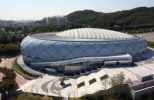 인천 문학박태환수영장 안전근무자들, 심정지 남성 구해