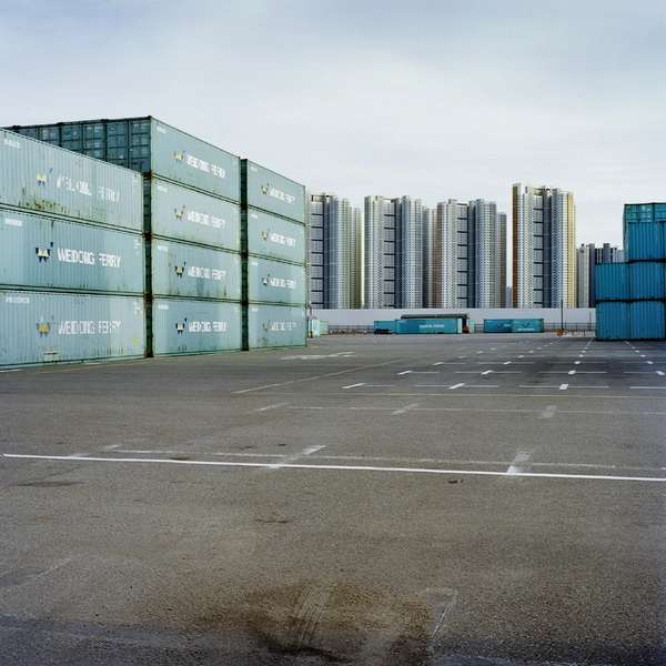 안우동 作 Container, 2022, 아카이벌 피그먼트 프린트, 74x74cm /우리미술관 제공