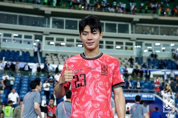 6일(한국시간) 이라크 바스라국제경기장에서 열린 2026 FIFA 북중미 월드컵 3차예선 한국 대 이라크의 경기. 한국 전진우가 경기를 마친 뒤 기뻐하고 있다. 2025.6.6 /대한축구협회 제공